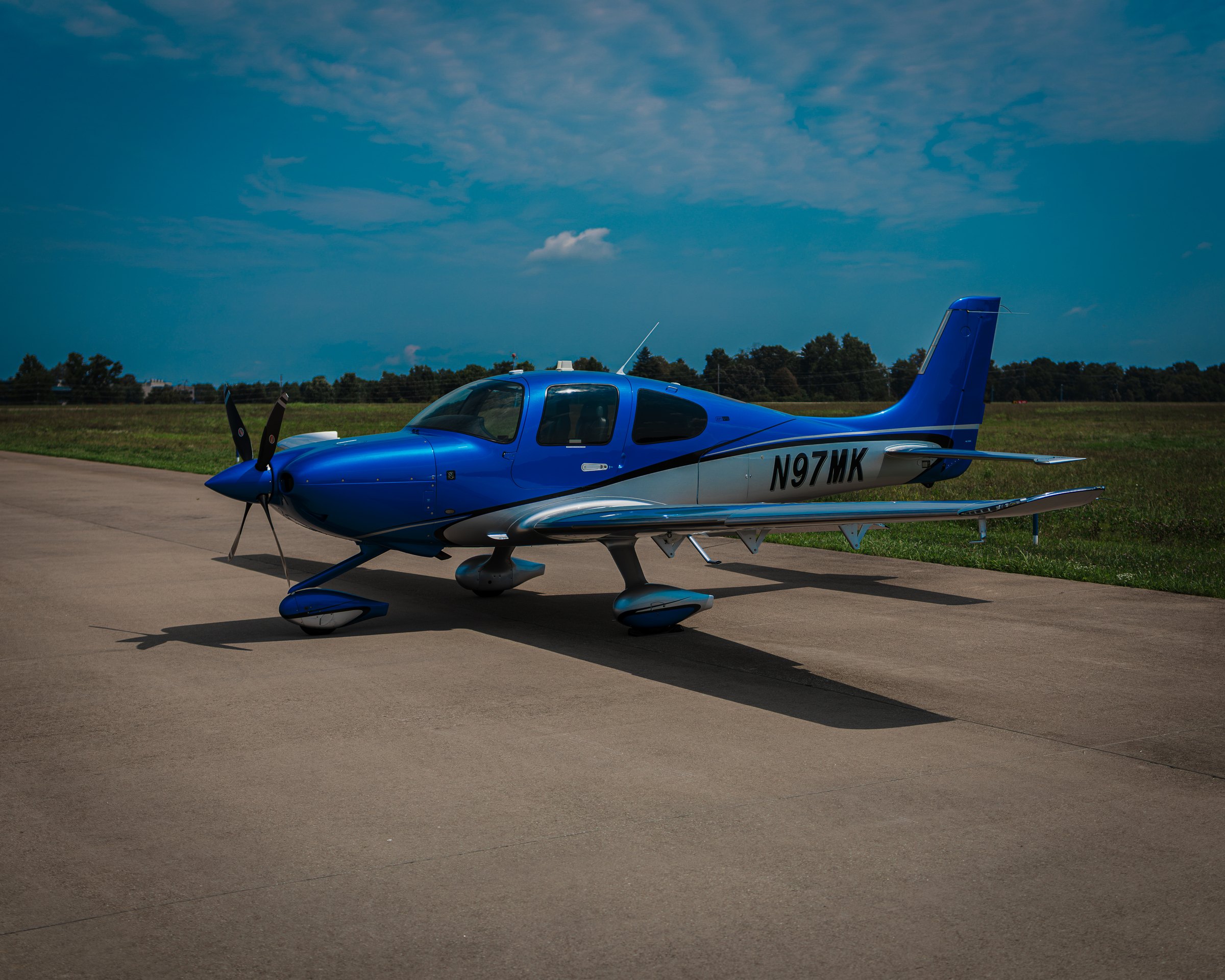 A current-generation Cirrus SR on the ramp